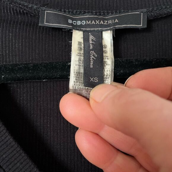 BCBG black short sleeved, V-neck, ribbed top, great condition, stretchy, XS - Picture 2 of 5